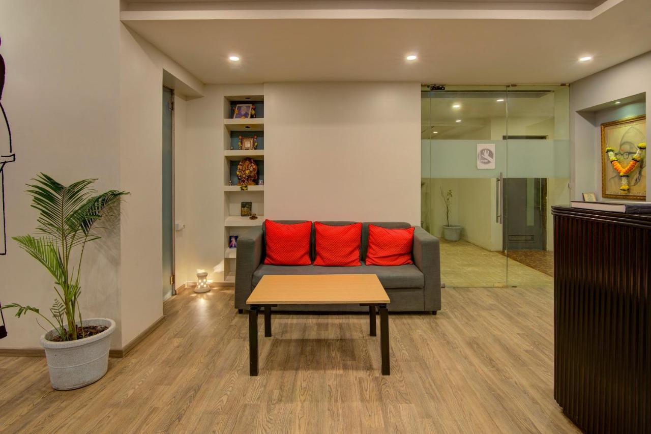 Vaccinated Staff- Oyo Townhouse 105 Khar West Station Ξενοδοχείο Βομβάη Εξωτερικό φωτογραφία