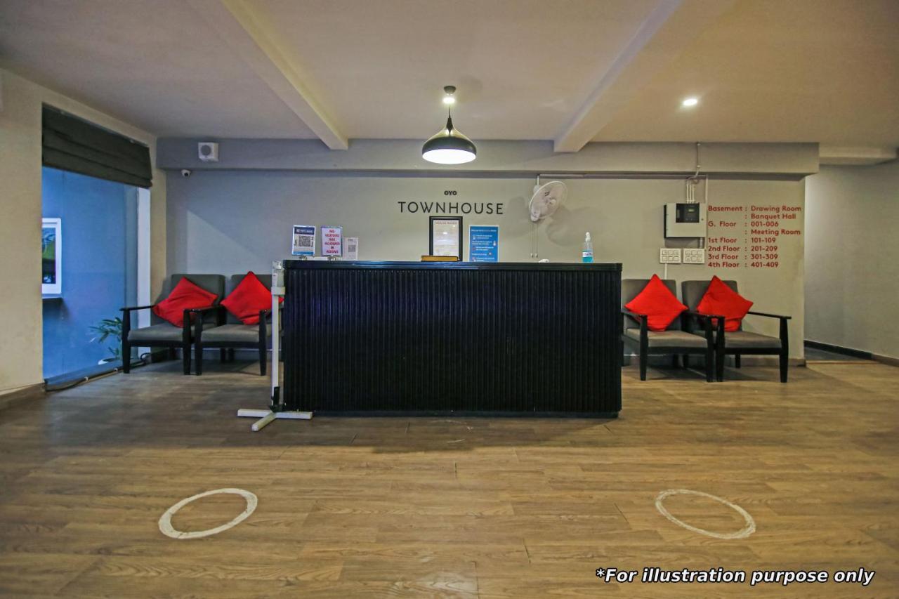 Vaccinated Staff- Oyo Townhouse 105 Khar West Station Ξενοδοχείο Βομβάη Εξωτερικό φωτογραφία