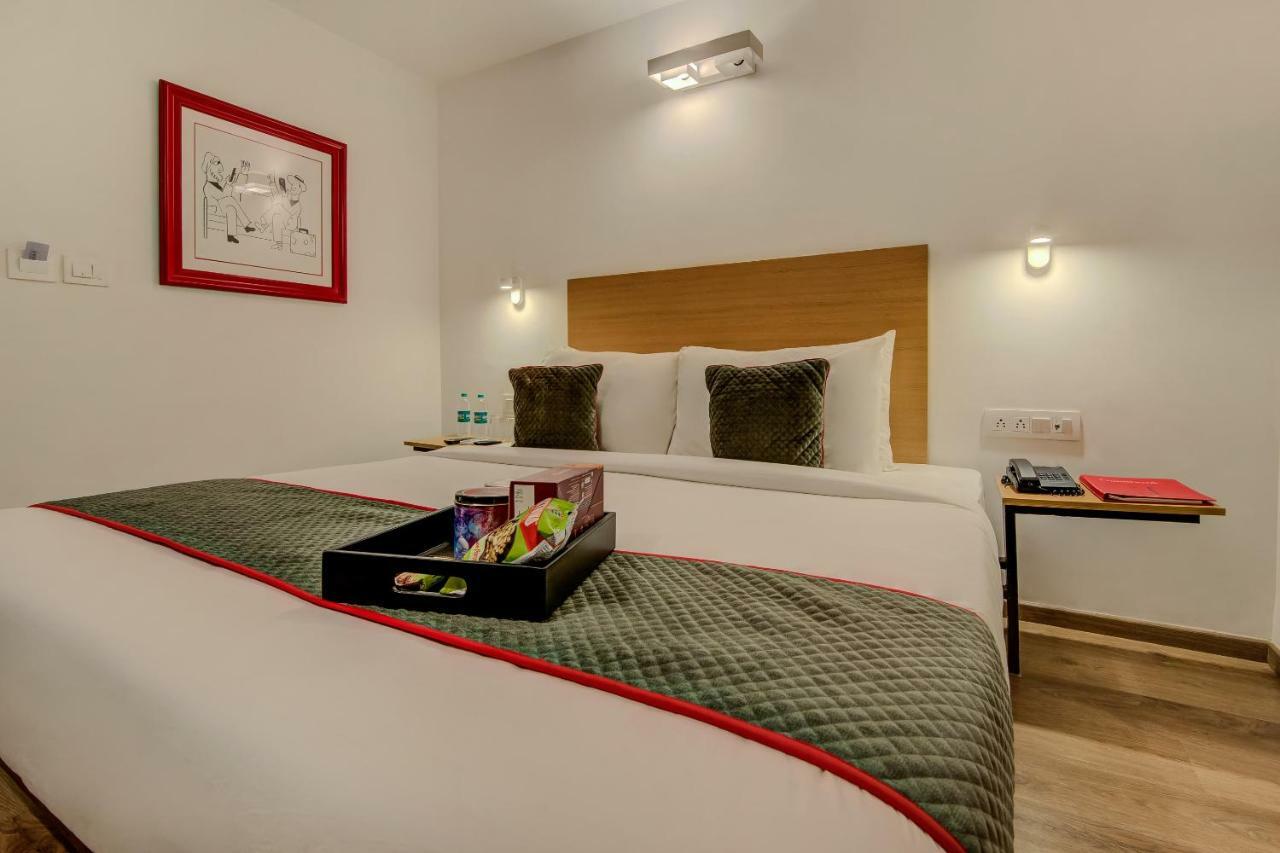 Vaccinated Staff- Oyo Townhouse 105 Khar West Station Ξενοδοχείο Βομβάη Εξωτερικό φωτογραφία