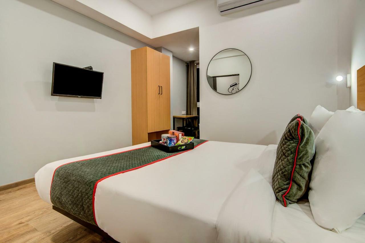 Vaccinated Staff- Oyo Townhouse 105 Khar West Station Ξενοδοχείο Βομβάη Εξωτερικό φωτογραφία
