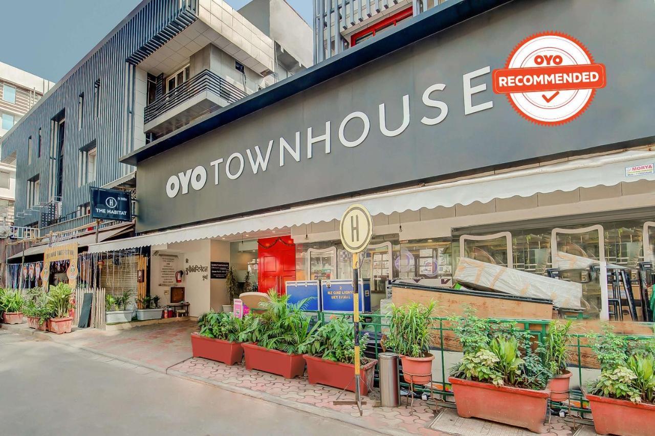 Vaccinated Staff- Oyo Townhouse 105 Khar West Station Ξενοδοχείο Βομβάη Εξωτερικό φωτογραφία