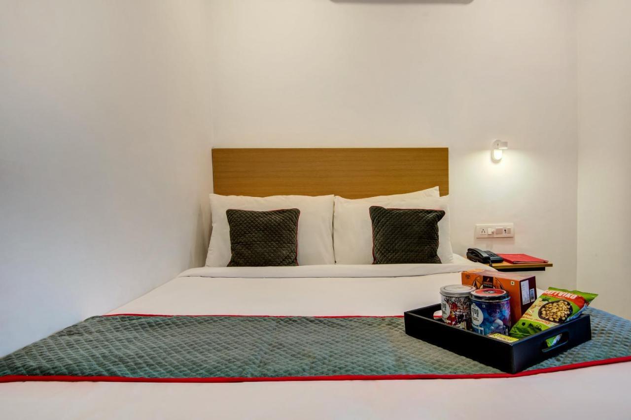 Vaccinated Staff- Oyo Townhouse 105 Khar West Station Ξενοδοχείο Βομβάη Εξωτερικό φωτογραφία