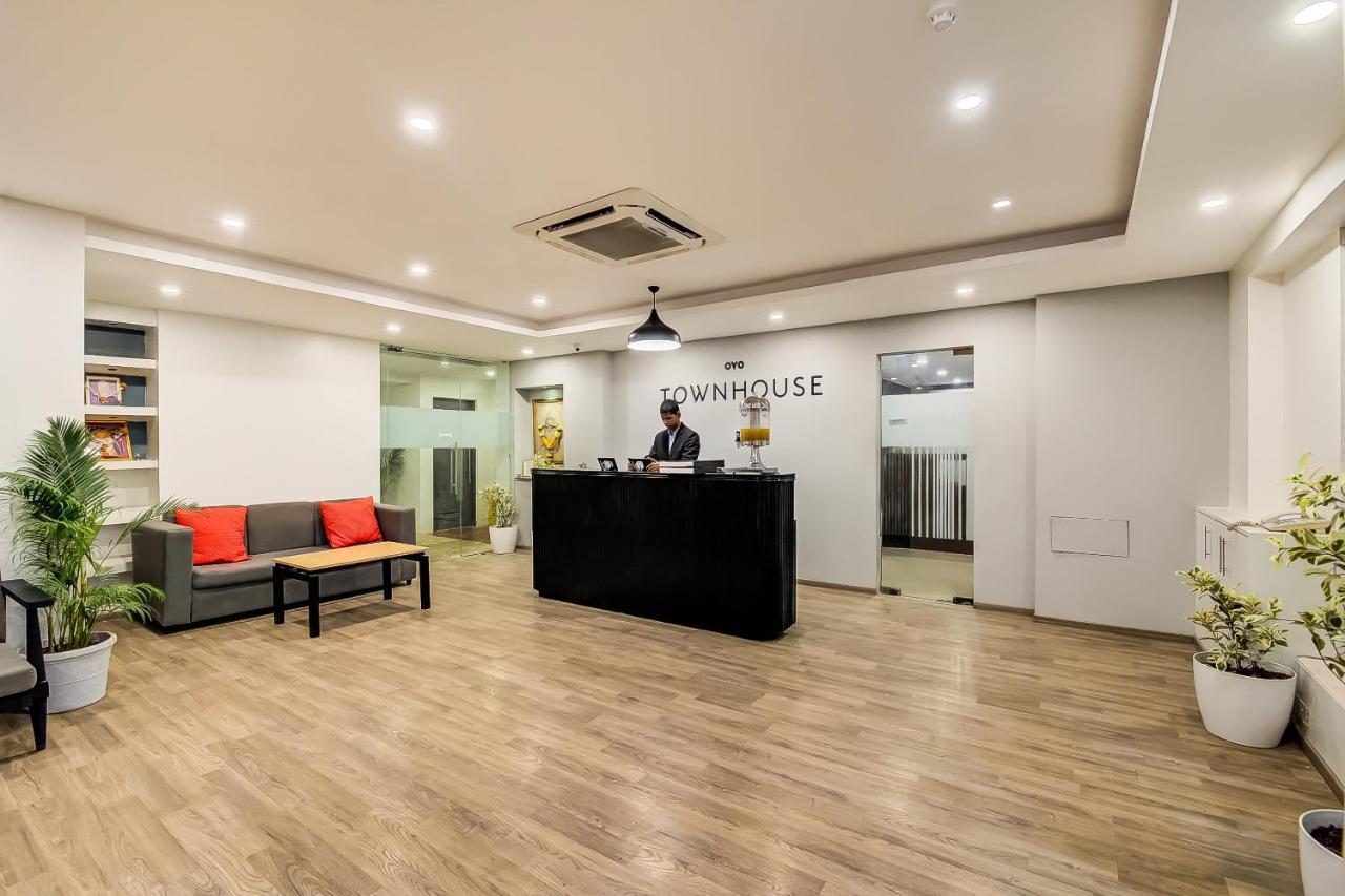 Vaccinated Staff- Oyo Townhouse 105 Khar West Station Ξενοδοχείο Βομβάη Εξωτερικό φωτογραφία