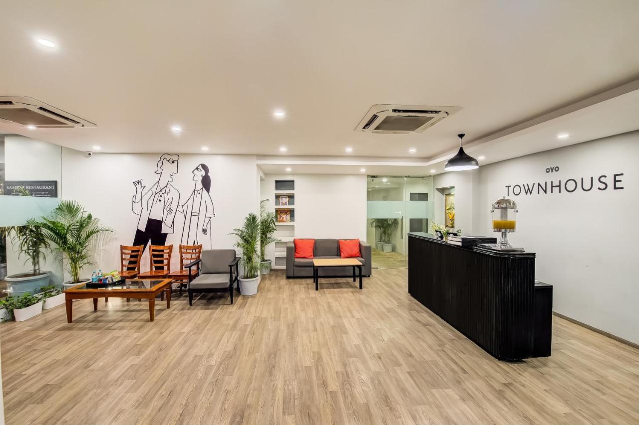 Vaccinated Staff- Oyo Townhouse 105 Khar West Station Ξενοδοχείο Βομβάη Εξωτερικό φωτογραφία